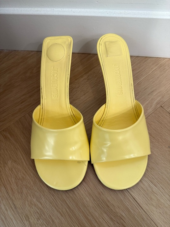 Jacquemus Shoes - Jacquemus Les Mules Cubisto Leather Sandals in Light Yellow (Butter)